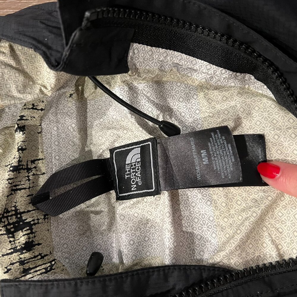 North Face Women's Rain Jacket - Picture 4 of 7